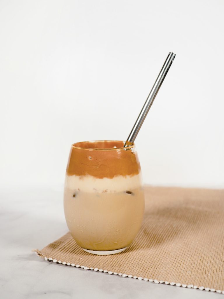 http://wowitsveggie.com/wp-content/uploads/2020/04/dalgona-whipped-coffee-recipe-vegan-straw-768x1024.jpg