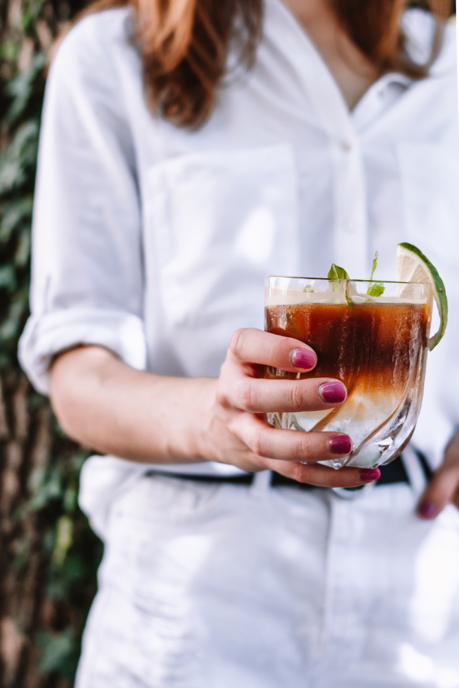 A women holding an espresso tonic 