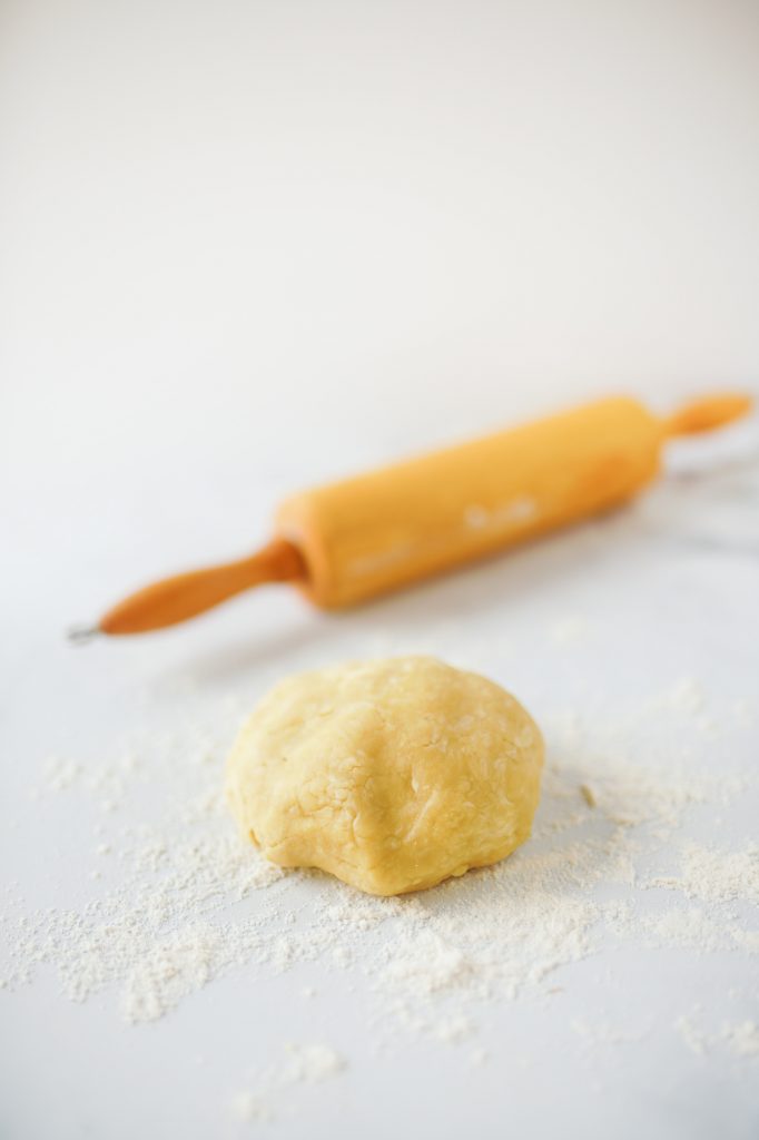 pie dough in a ball with rolling pin 