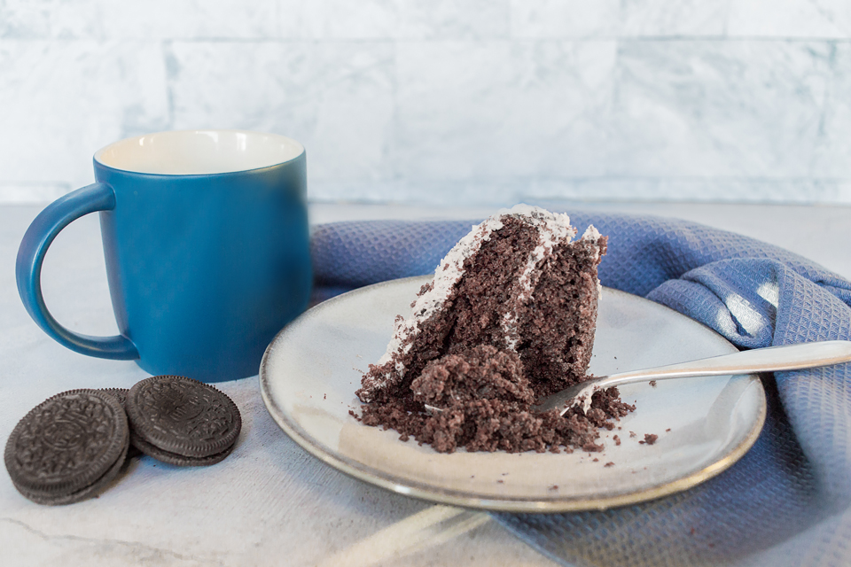 slice of oreo cake for vegans