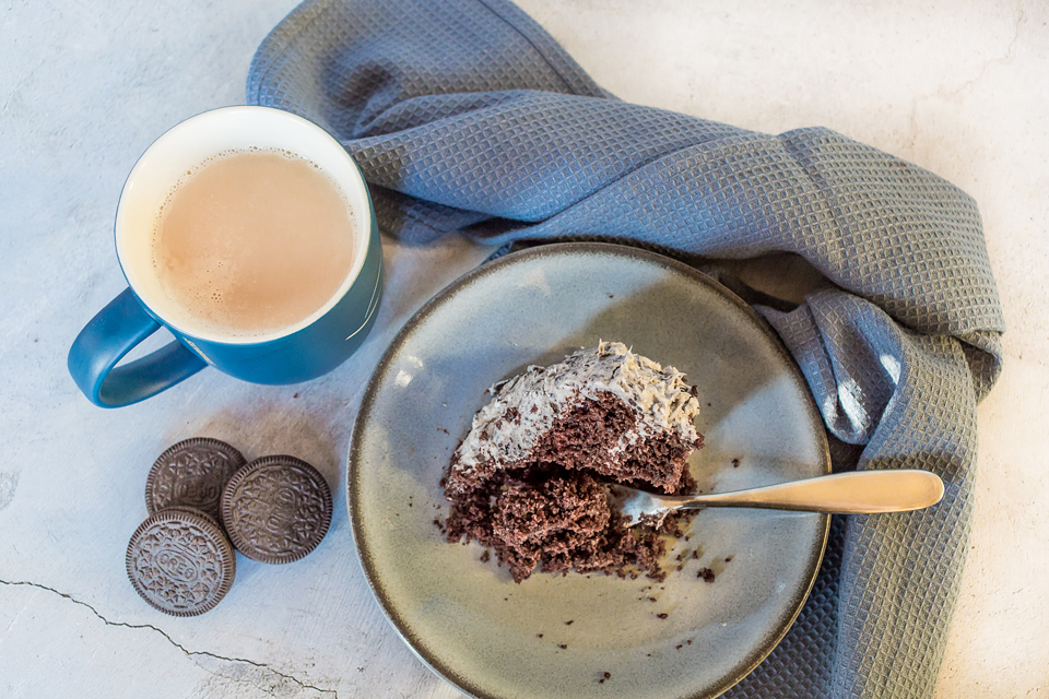 vegan oreo cake slice