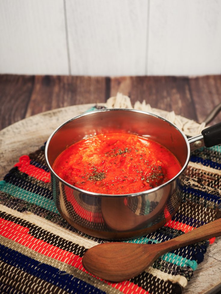Easy vegan tomato sauce recipe for pasta