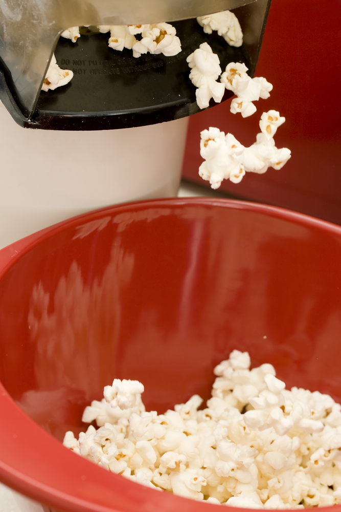 air popcorn maker popping out popcorn kernals