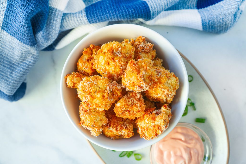 crispy baked cauliflower with vegan dipping sauce