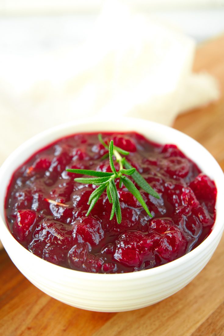 vegan cranberry sauce with no sugar in serving tray