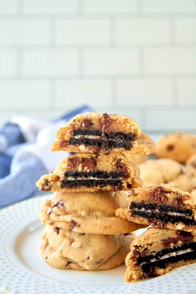 a bunch of vegan oreo cookies stacked and cut in half