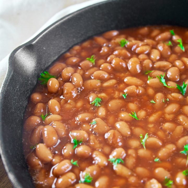 https://wowitsveggie.com/wp-content/uploads/2020/09/vegan-baked-beans-recipe-create-720x720.jpg