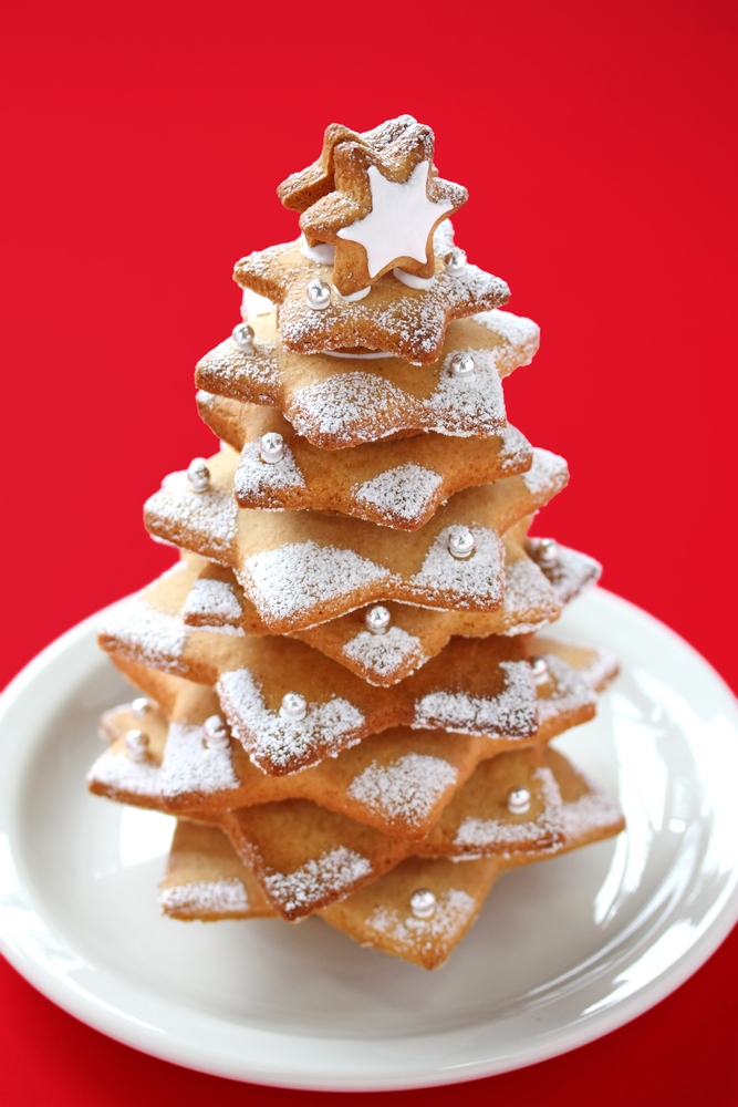 star shaped cookie stacked Christmas tree in a large version